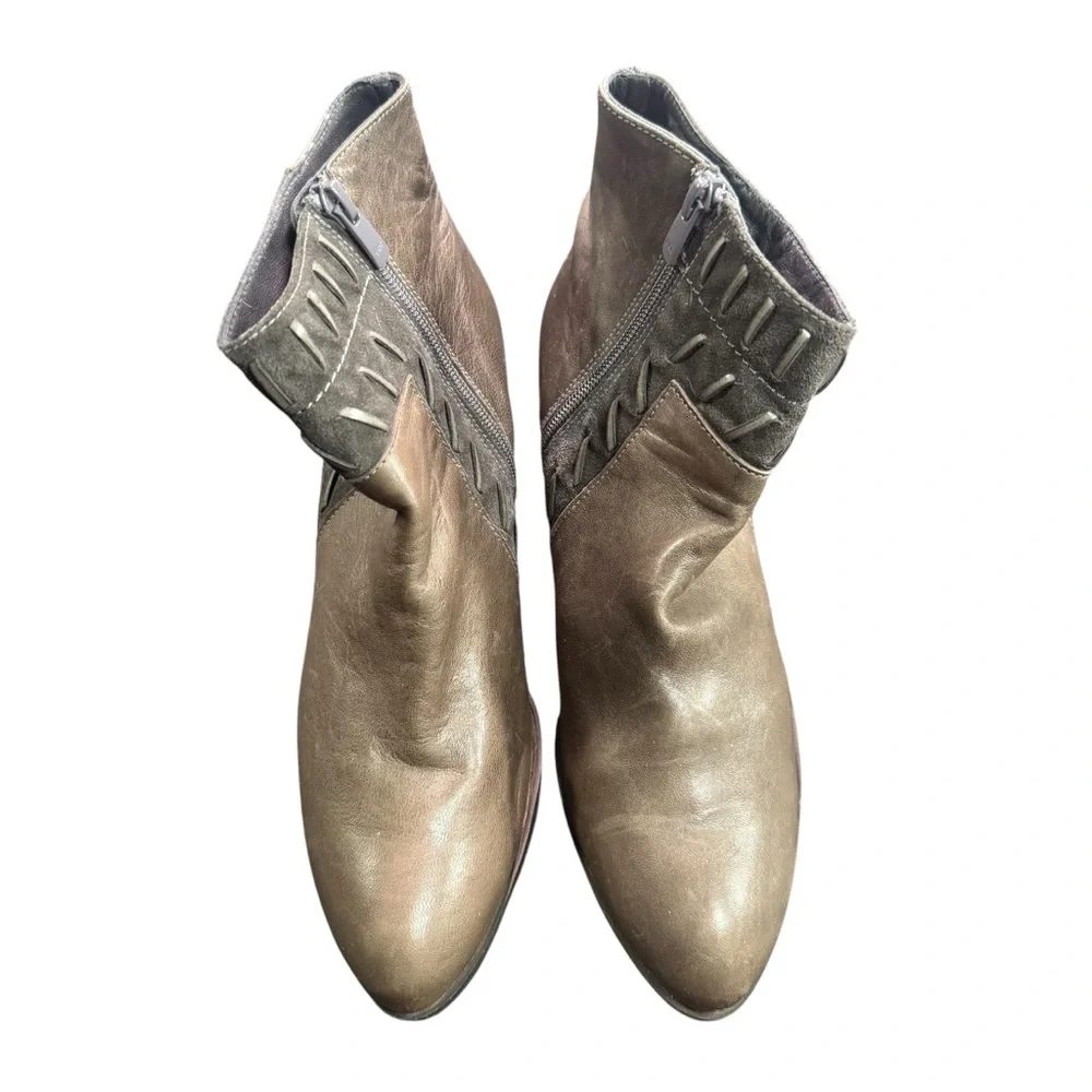 Lola Women's Chic Tan Ankle Boots - Picture 3 of 11